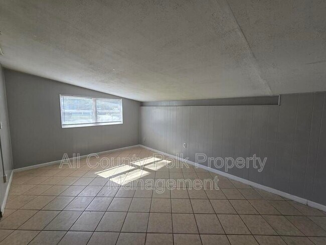 Building Photo - 2807 Hertha Ave