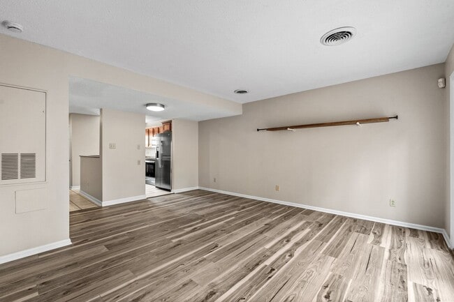 Building Photo - Modern Comfort in the Heart of West Knoxville