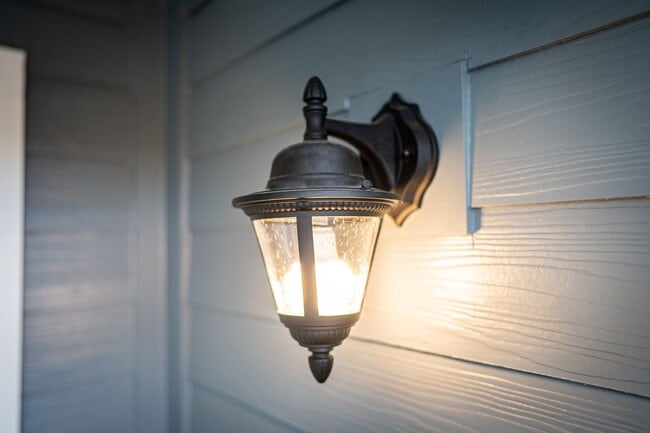 Building Photo - MOVE IN SPECIAL- Beautiful 3/2 Energy Effi...