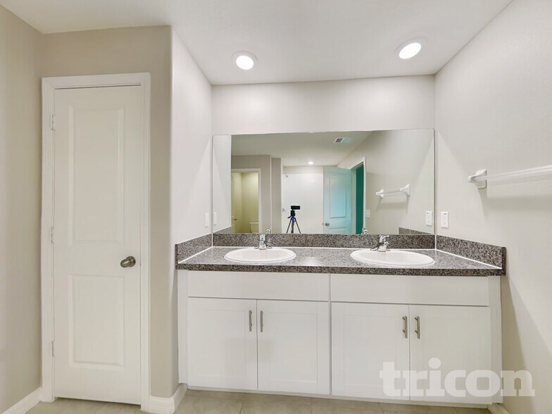 Building Photo - 4128 Salt Springs Ln