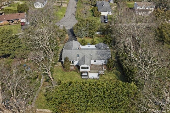 Building Photo - 19 Howell Pl