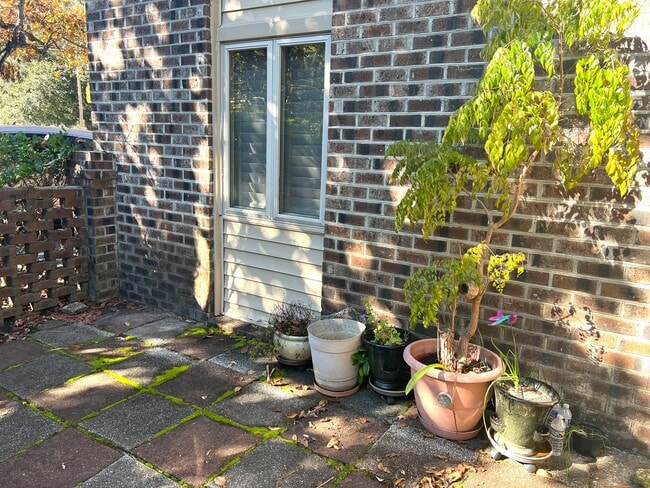 Building Photo - Walk to the Beach! Available Now! Unfurnished Two-Bedoom, First Floor Condo East of 17 in MB!