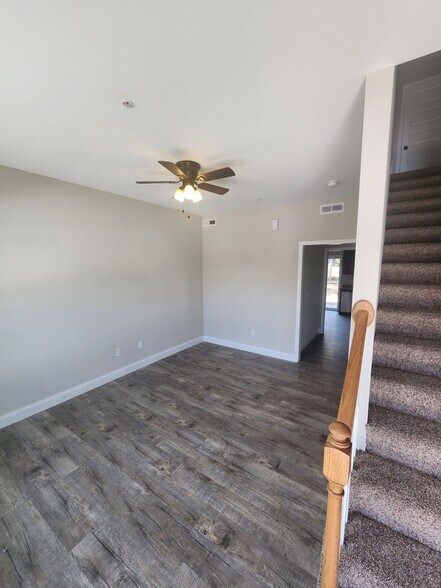 Building Photo - 107 Towne View Dr
