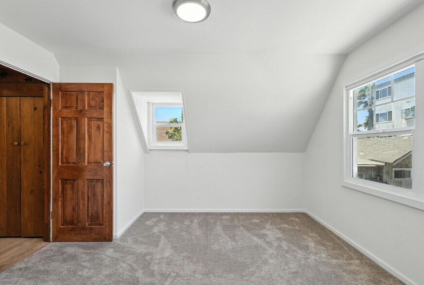 Building Photo - 24 3rd Ct