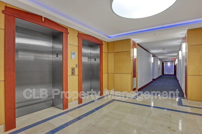 Building Photo - 231 Riverside Dr