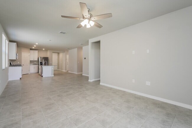 Building Photo - 588 Sun Warbler Wy
