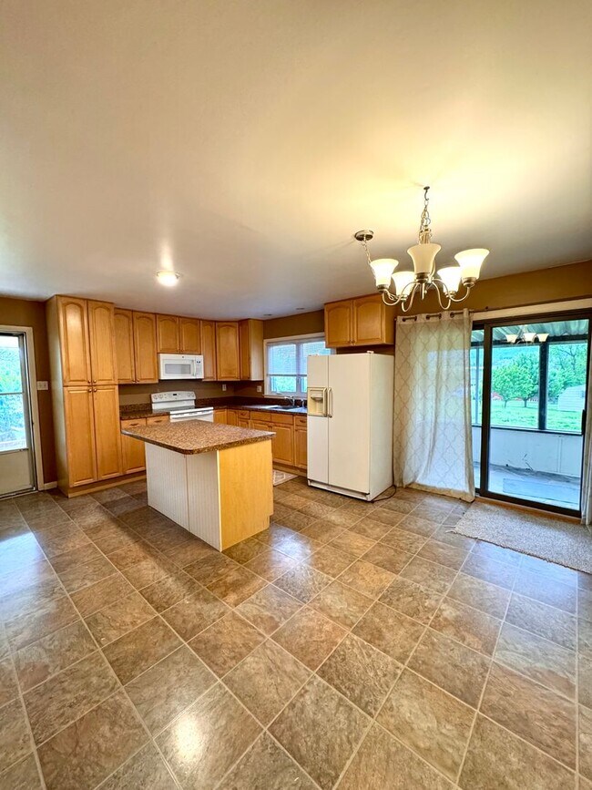 Building Photo - 8861 Pats Lane