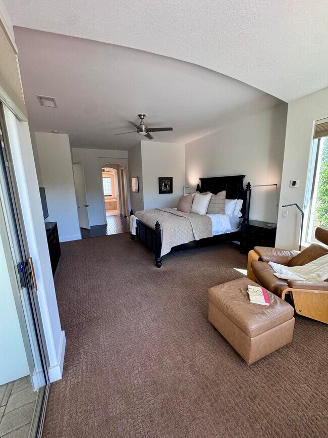 Building Photo - 102 Cll Los Hibiscos