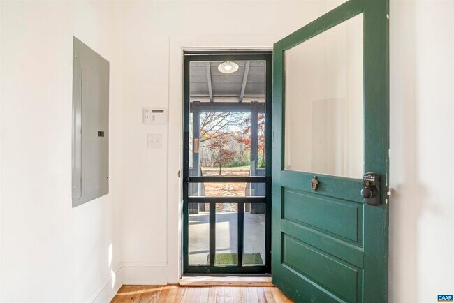 Building Photo - 2580 Nydrie Dr