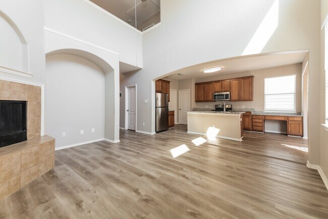 Building Photo - 1820 Plymouth Dr