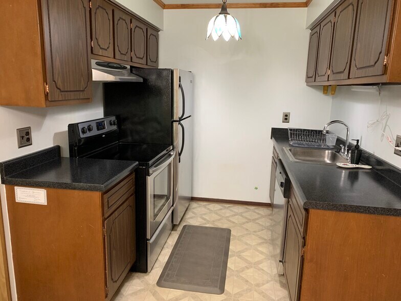 Building Photo - 37098 Camelot Dr
