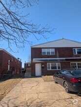 Building Photo - 2116 Strahle St
