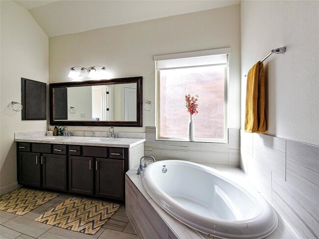 Building Photo - 813 Sunny Ridge Dr
