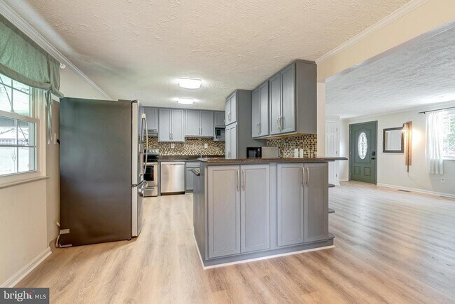 Building Photo - 9802 Brightlea Dr