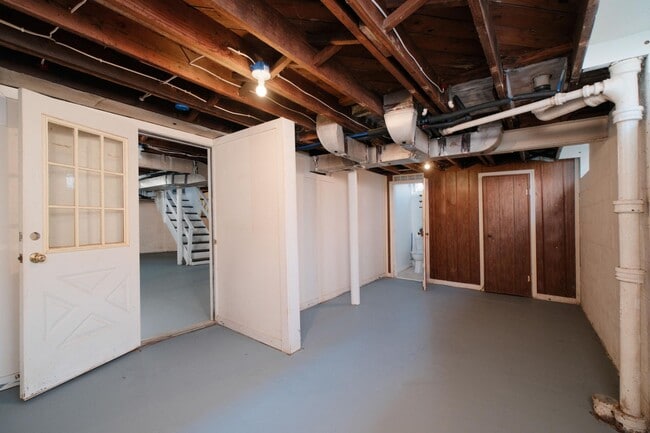 Building Photo - 13621 Vernon St