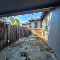 Building Photo - 812 Lovers Dr