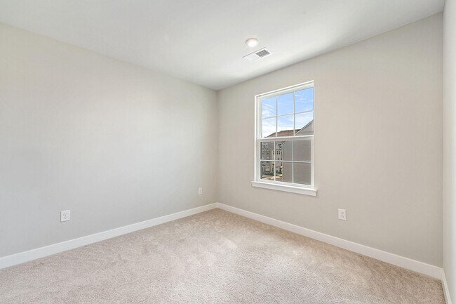 Building Photo - 2 Sparrow Cir