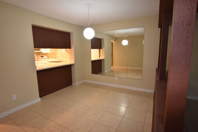 Building Photo - 5323 Indian Creek Dr