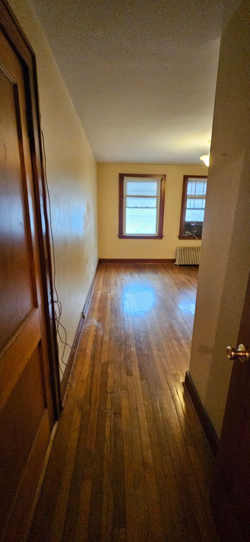 Building Photo - 1363 W 12th St