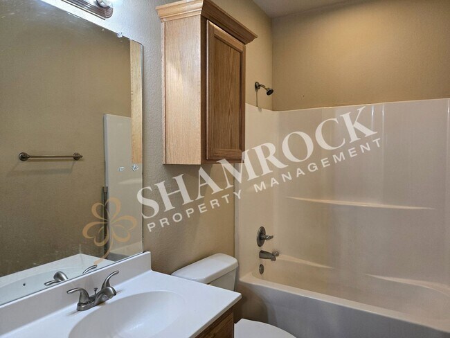 Building Photo - 115 Bentwood Dr
