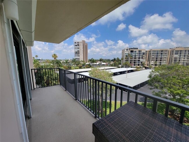 Building Photo - 7600 Sun Island Dr S