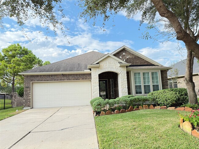 Building Photo - 13115 Southern Valley Dr