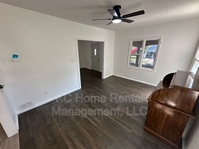 Building Photo - 2316 Spruce Ave