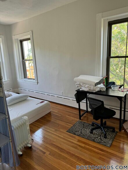 Building Photo - 116 Willow St