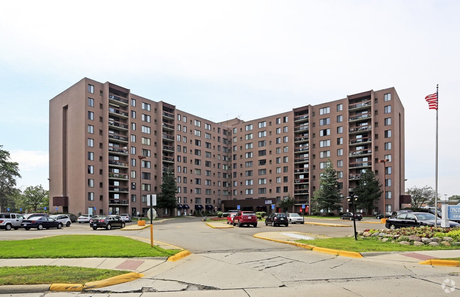 Lincoln Towers Apartments - Oak Park, MI | Apartment Finder