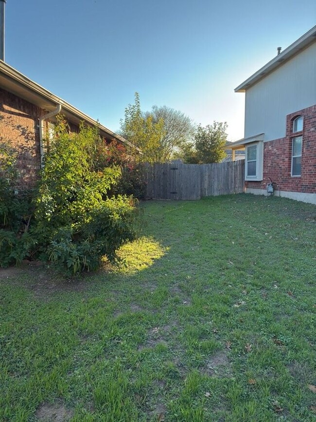 Building Photo - Charming 3BR 2BA w/ Attached Garage • Covered Patio in Pflugerville