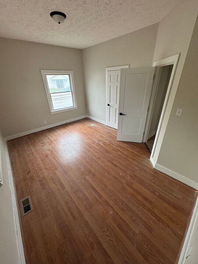 Building Photo - 1201 Shuler Ave