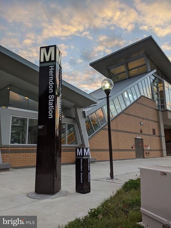 Building Photo - 12956 Centre Park Cir