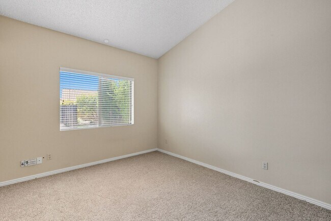 Building Photo - Scottsdale Ranch - Three Bedrooms and POOL!