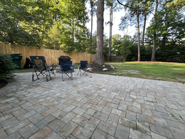 Building Photo - Beautifully Remodeled Colonial in James La...
