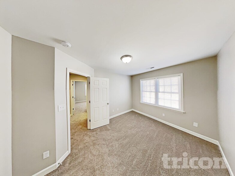 Building Photo - 212 Water Mill Rd