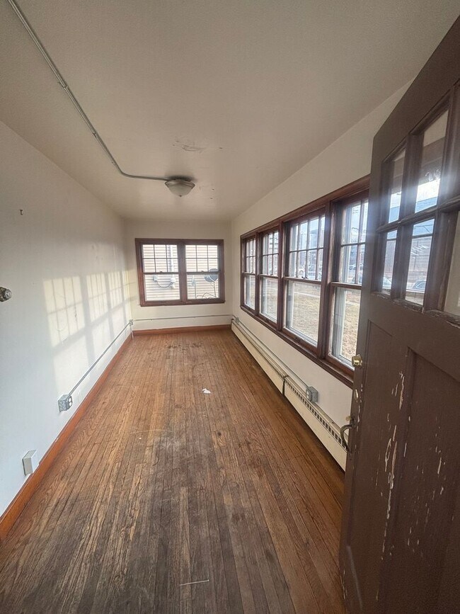 Building Photo - Cute house for Rent