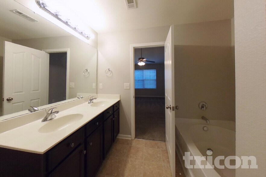 Building Photo - 4312 Houldsworth Dr