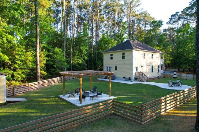 Building Photo - 4 Bedroom, 2.5 Bathroom Home in The Refuge at Ravenel - Ravenel