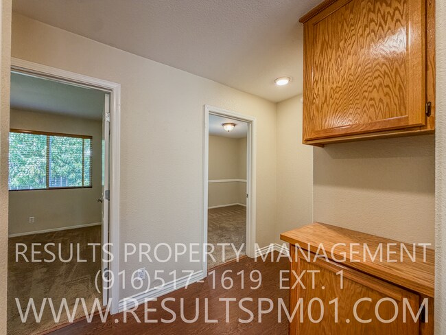 Building Photo - 208 Stavros Ct