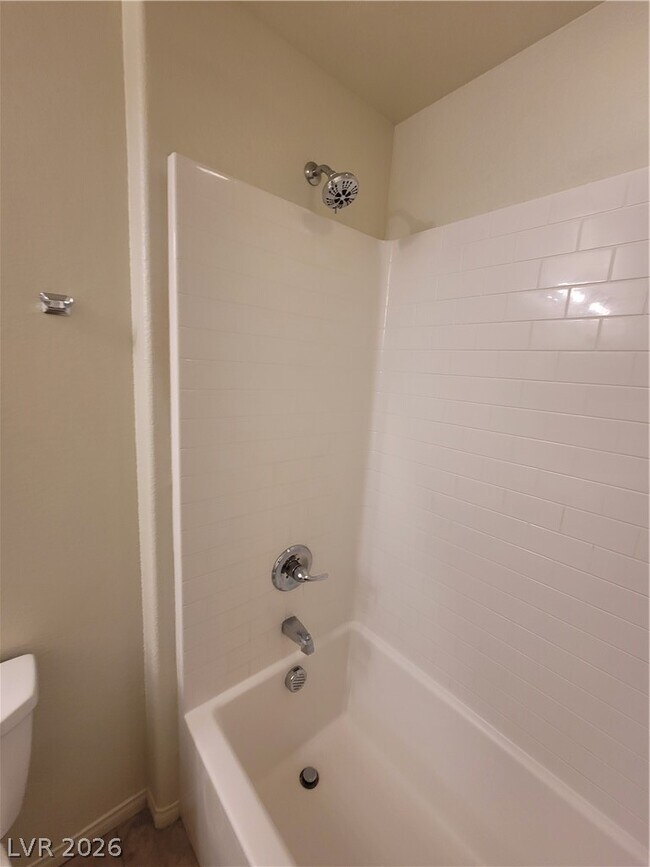 Building Photo - 2409 W Gilmore Ave