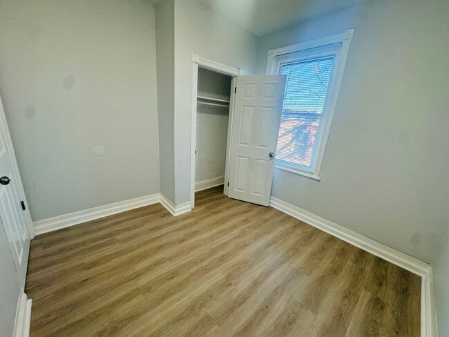 Building Photo - Refreshed 3bd/1bth House with Rear yard!! SECTION 8 ONLY!!