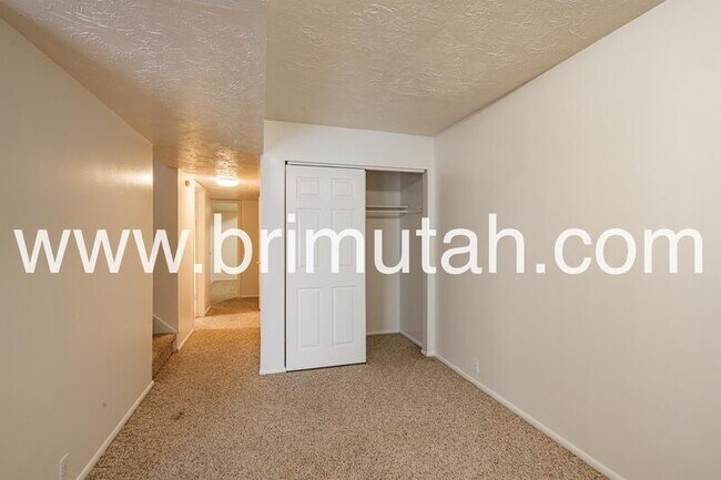 Building Photo - 4670 Stratton Dr E