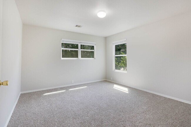 Building Photo - Rare 5 Bedroom Home Available for Immediate Move In w/downstairs Master Bedroom