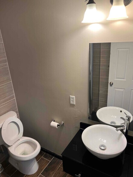 Building Photo - 12202 Greenleaf Dr SE