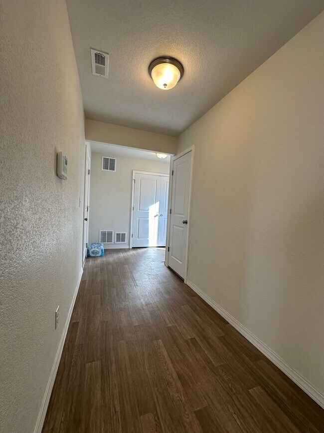 Building Photo - 5253 Painted Sky View