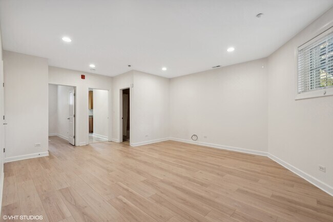 Building Photo - 3252 Thayer St