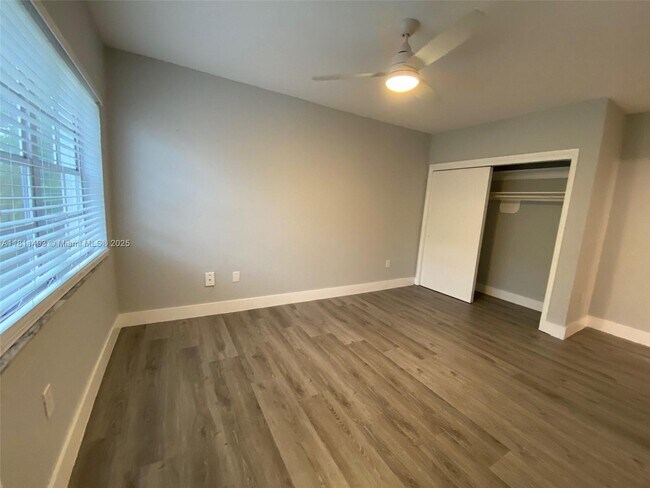 Building Photo - 1360 Collins Ave