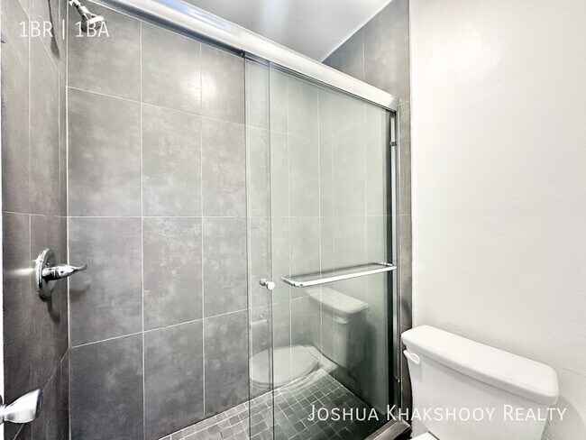 Building Photo - 1603 N Poinsettia Pl