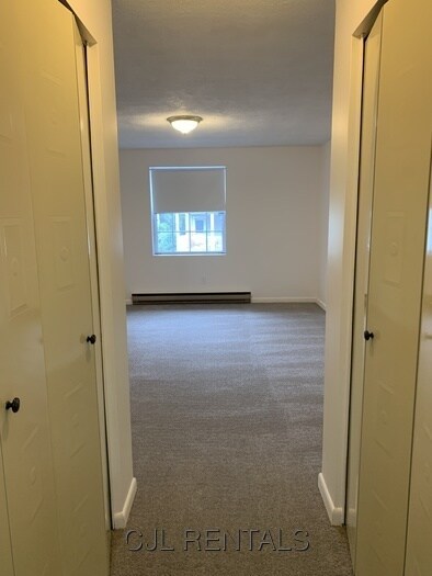 Building Photo - 2 Viking Ct