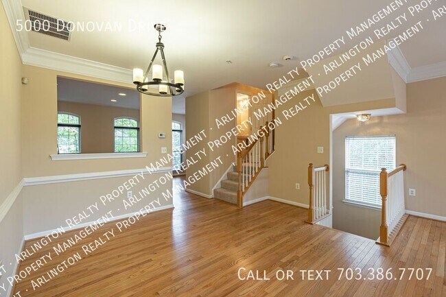 Building Photo - 5000 Donovan Dr